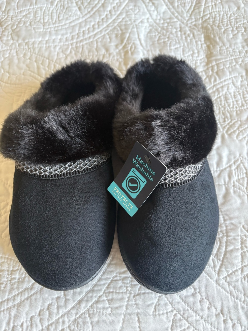 NWT Isotoner Mallory Hoodback Slippers For Women 🖤